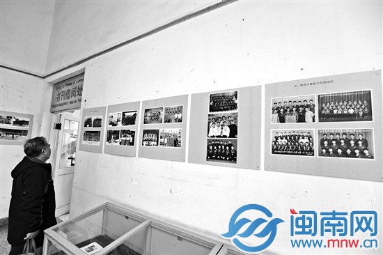 这次共展出100张老照片，讲述漳州排球百年史