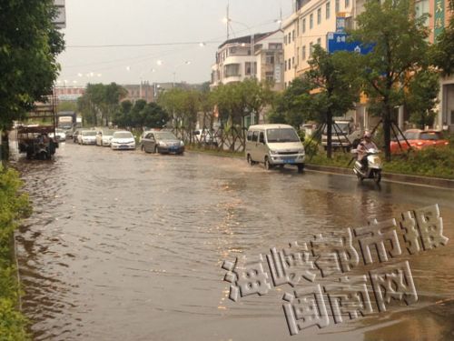 漳华路仙景村路段，逢雨天就积水