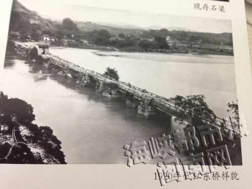1920年江东古桥的老照片中有疑似炮楼的建筑(画圈处)
