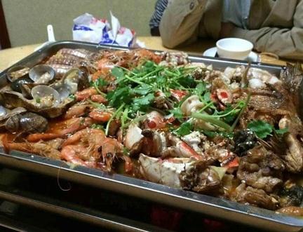 碳烤海鲜美味火爆漳州街头 草根美食人气高